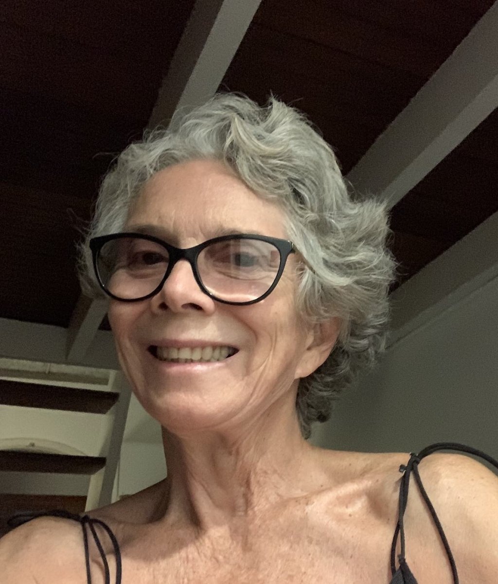 Claudia de Britto Pereira Simoes